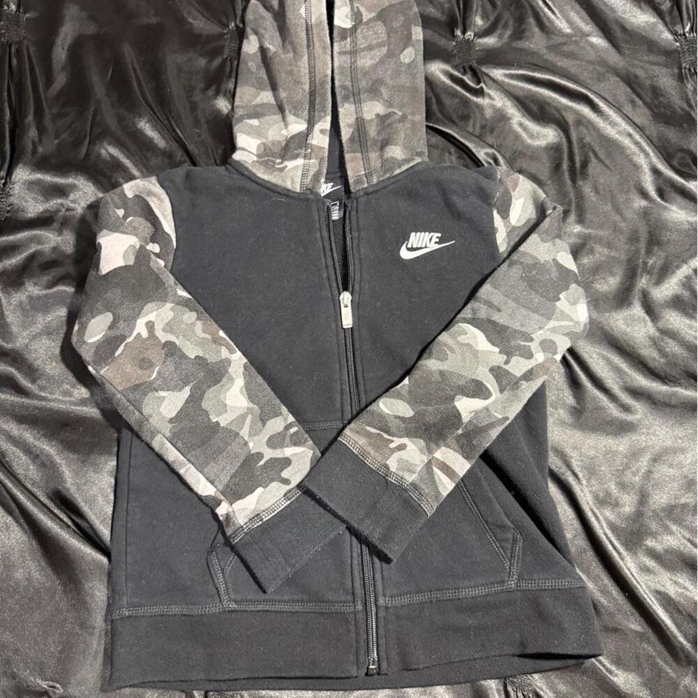 Nike camo zip up hoodie